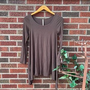 Lani California Taupe Brown Scoop Neck Long Sleeve Butterfly Hem Top